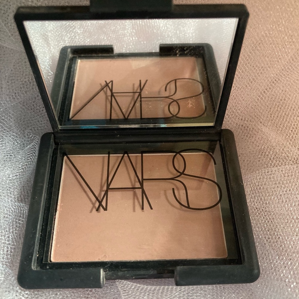 NARS Bronzer in Behave